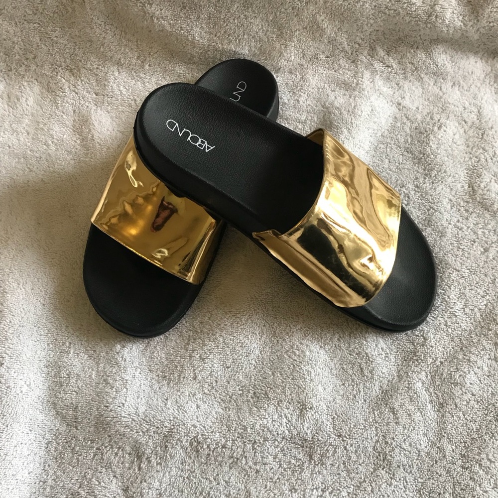 Gold slides✨